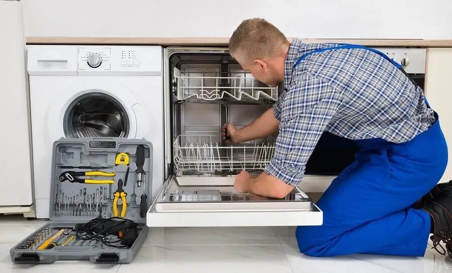 Akçakoca Gorenje servisi teknisyen ekibi beyaz eşya tamiri yaparken